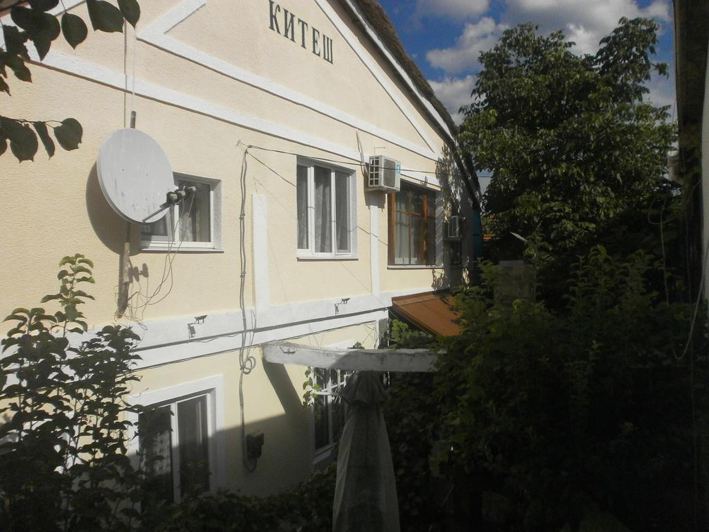Kitech Guest House Odesa Habitación foto
